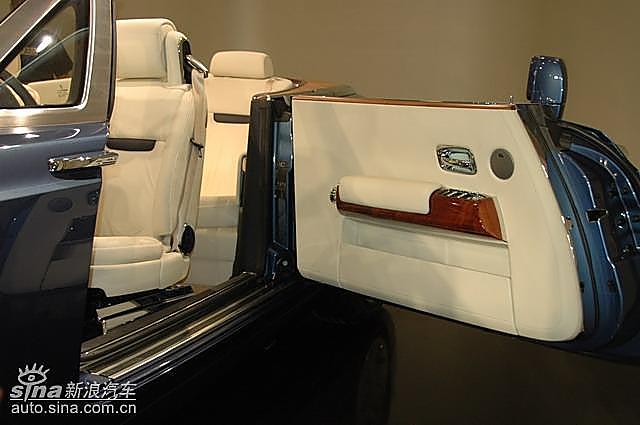 劳斯莱斯幻影软顶敞篷车