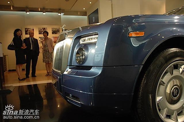 劳斯莱斯幻影软顶敞篷车