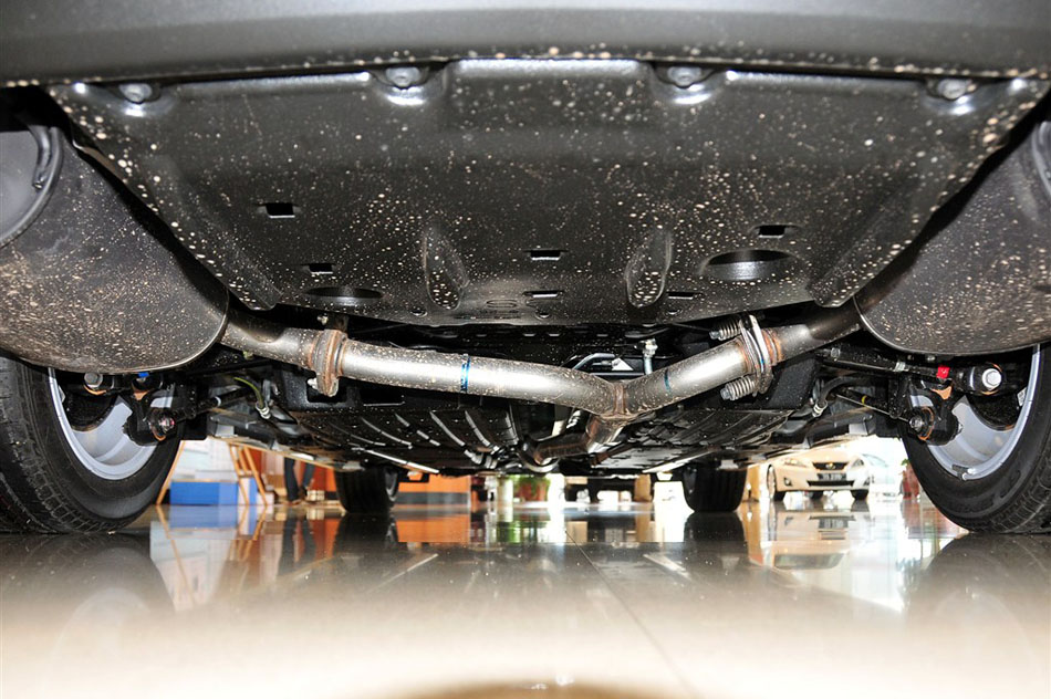 2013款 250 典雅版 引擎底盘