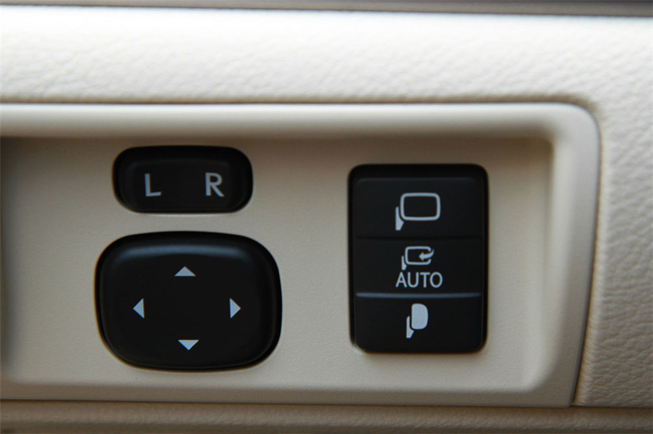 雷克萨斯ES300h 2013款 豪华版 空间 