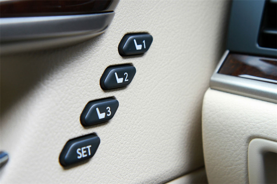 雷克萨斯ES300h 2013款 豪华版 空间 