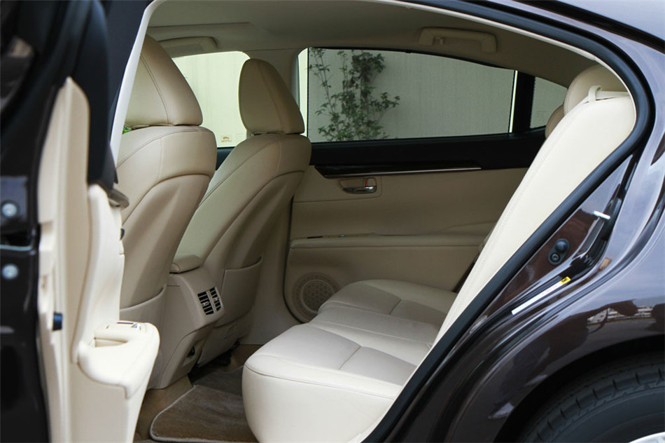 雷克萨斯ES300h 2013款 豪华版 空间 