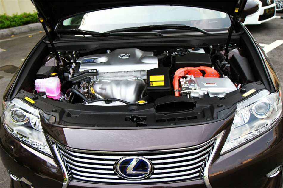 雷克萨斯ES300h 2013款 豪华版 引擎底盘