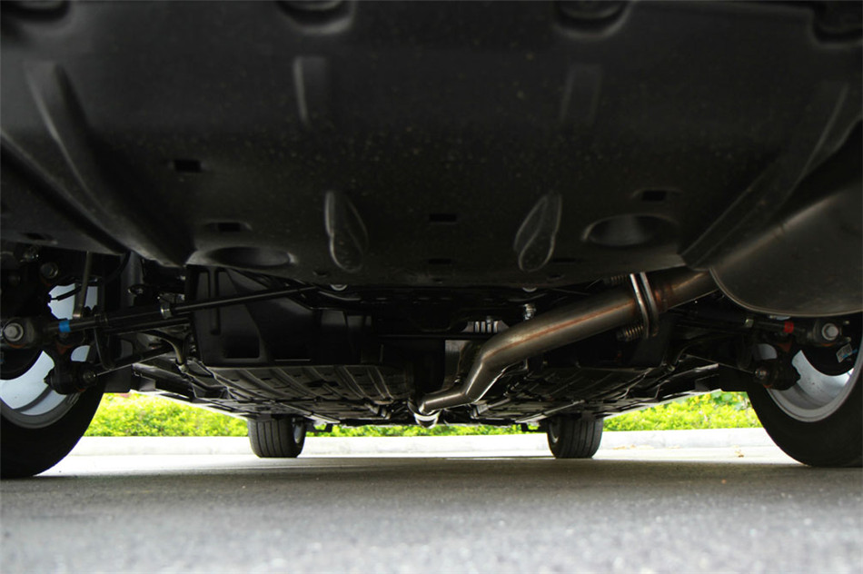 雷克萨斯ES300h 2013款 豪华版 引擎底盘