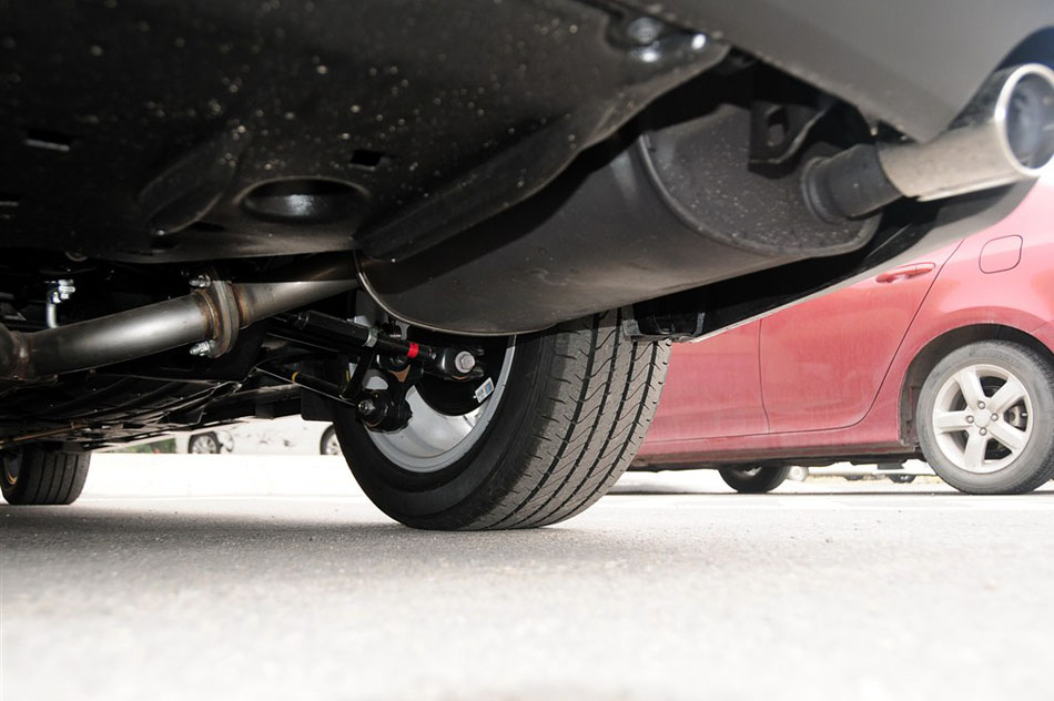 2014款 350 尊贵版 引擎底盘