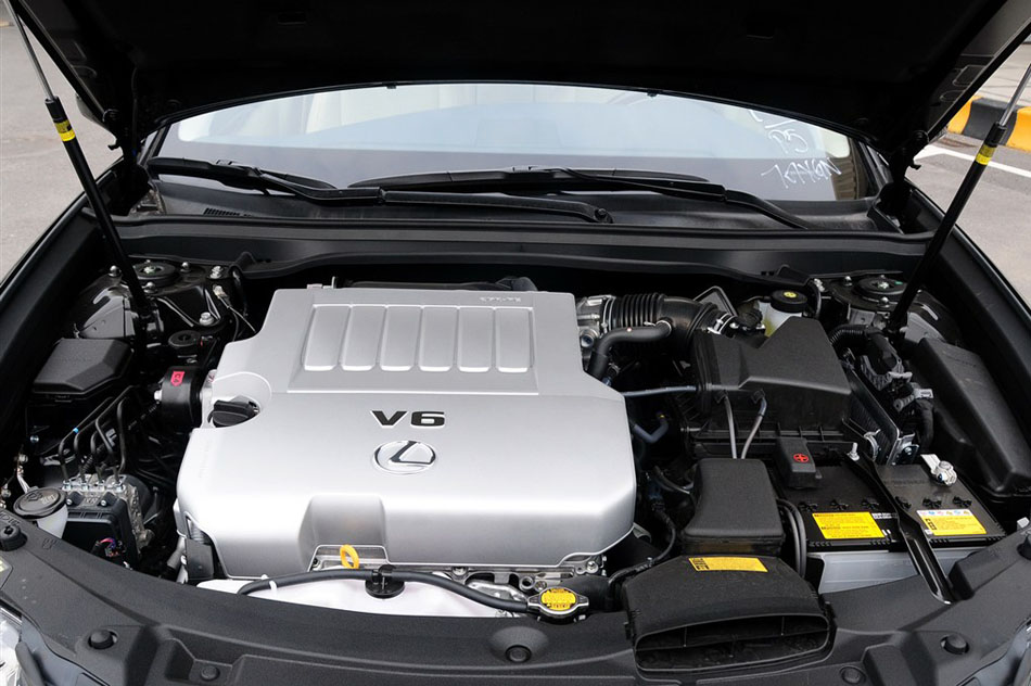 2014款 350 尊贵版 引擎底盘