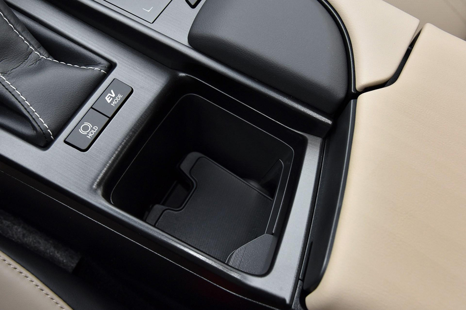 2018款 300h 行政版 内饰