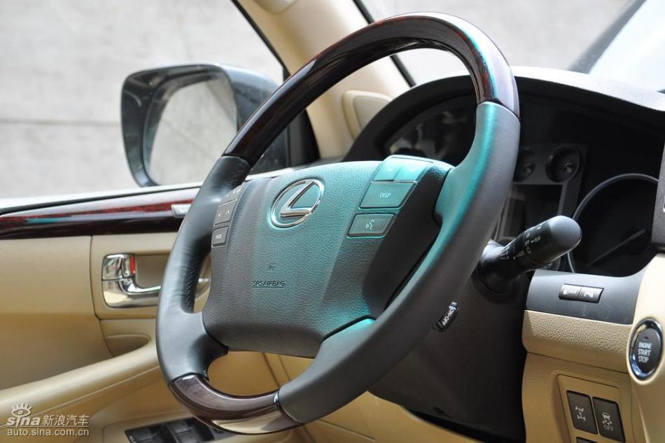 雷克萨斯LX570试车实拍图