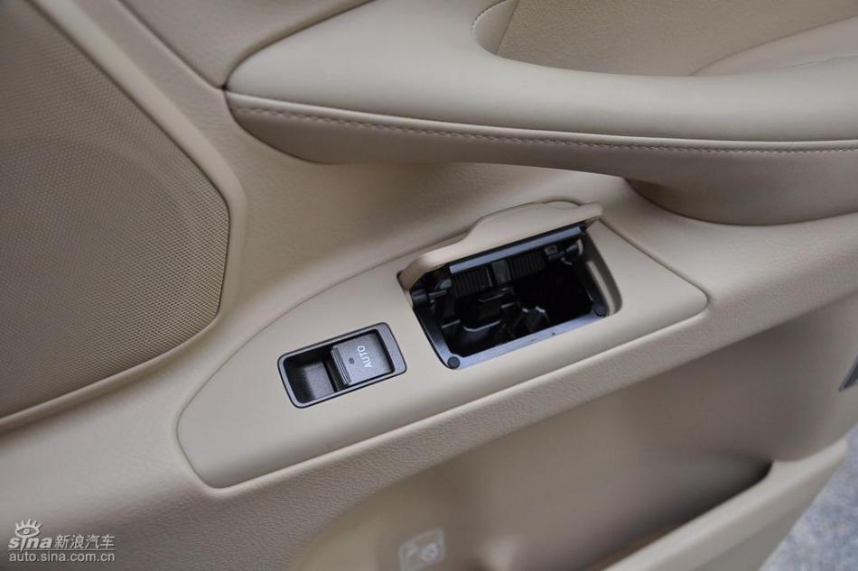 雷克萨斯LX570试车实拍图