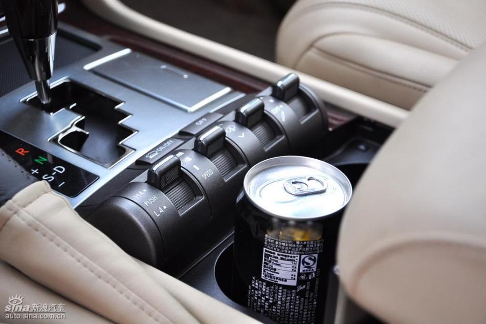 雷克萨斯LX570试车实拍图