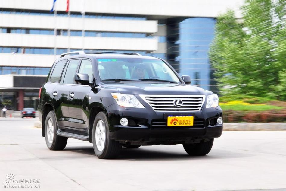 雷克萨斯LX570试车动态实拍图