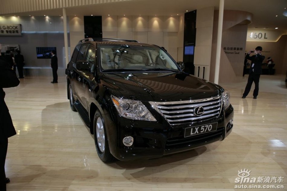 LX570
