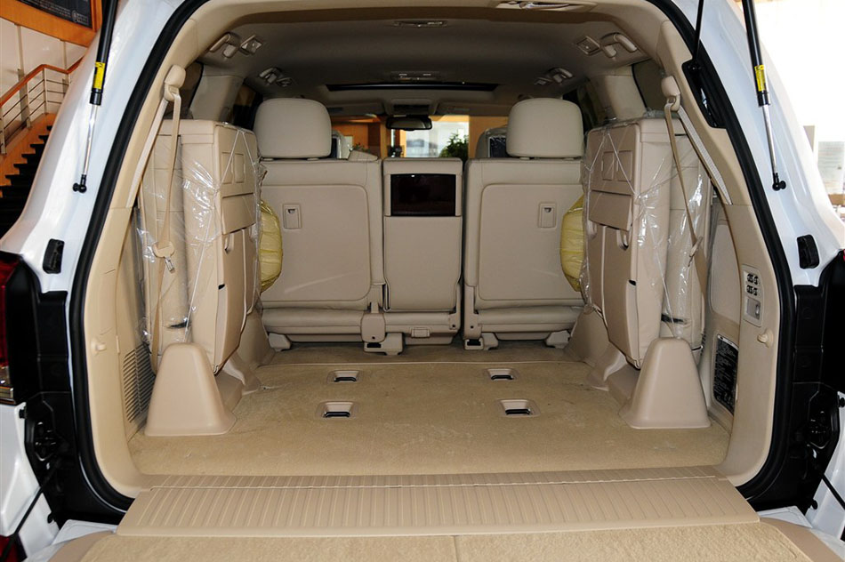 2013款 LX570 空间