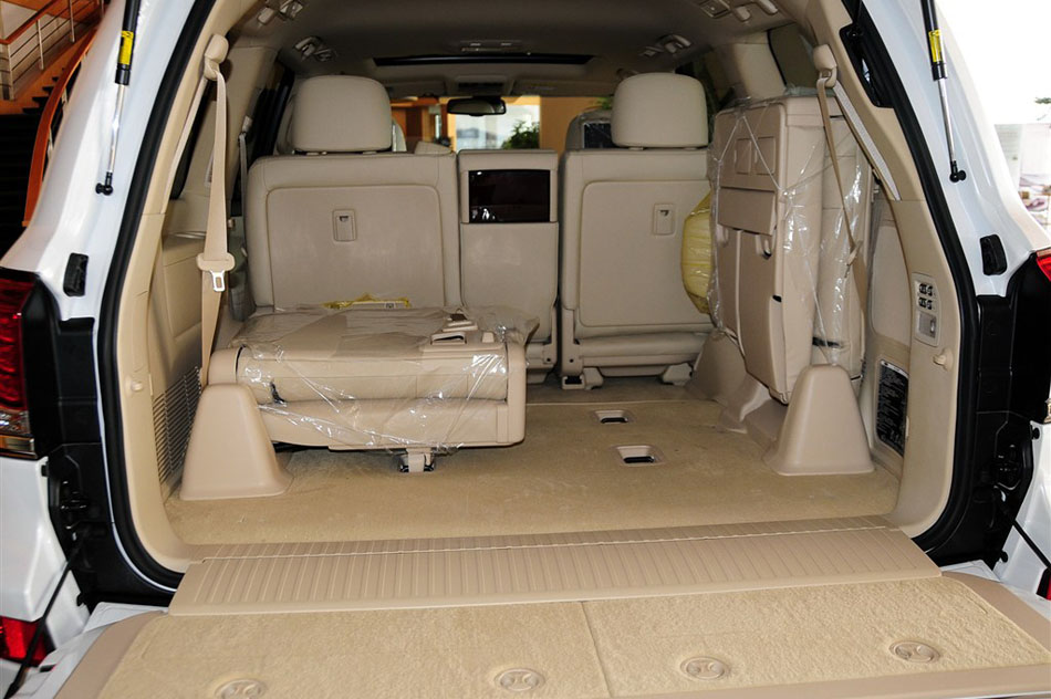 2013款 LX570 空间