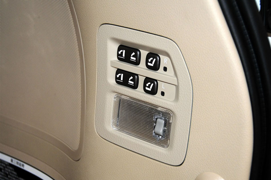 2013款 LX570 空间