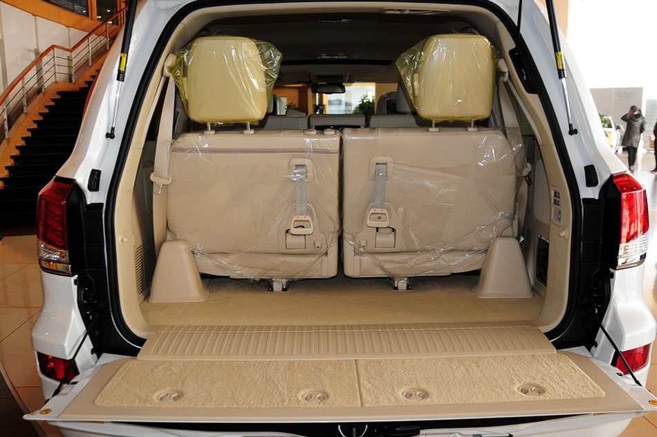 2013款 LX570 空间
