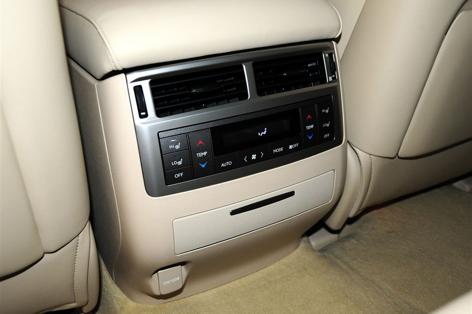 2013款 LX570 空间