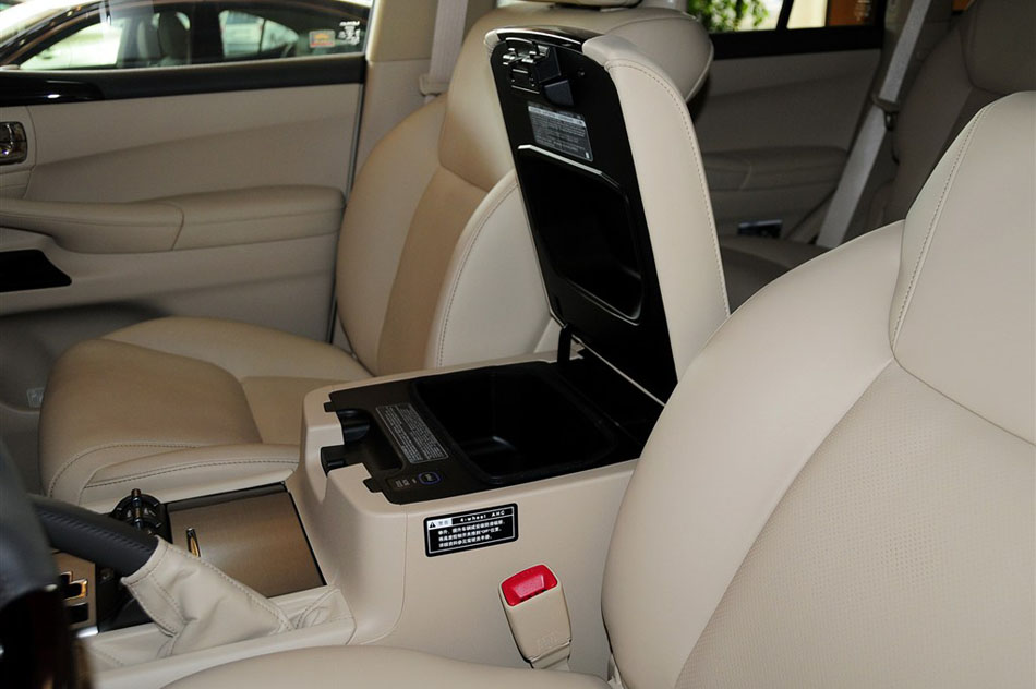 2013款 LX570 空间