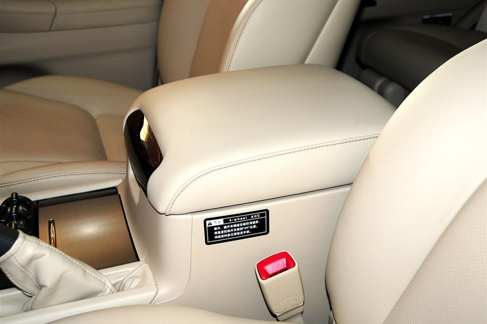 2013款 LX570 空间