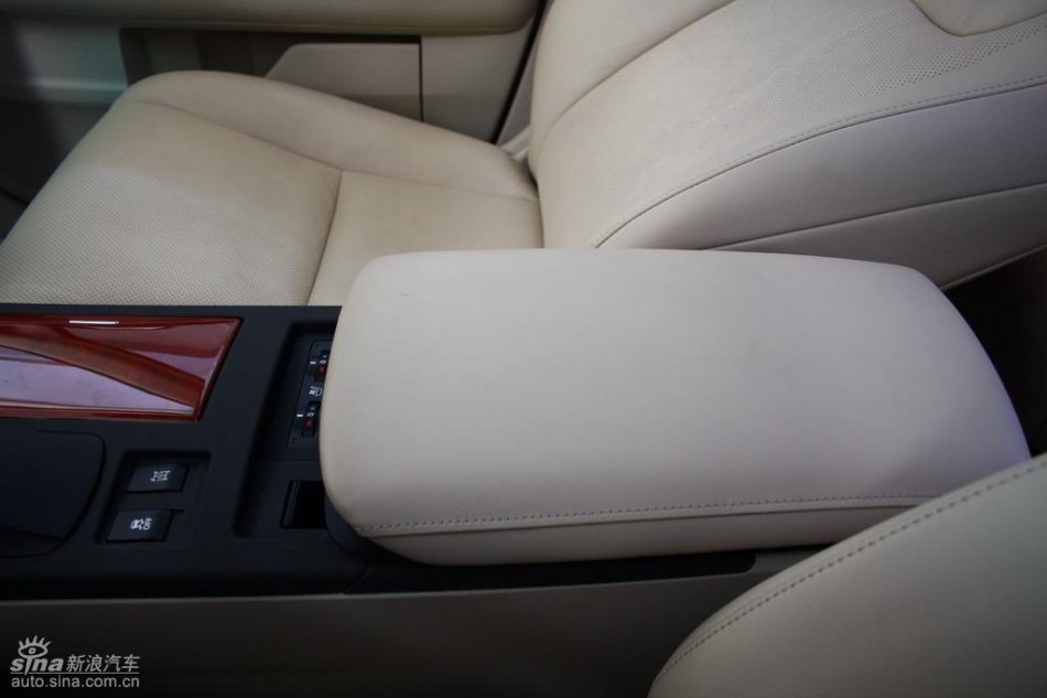 全新雷克萨斯RX350内饰