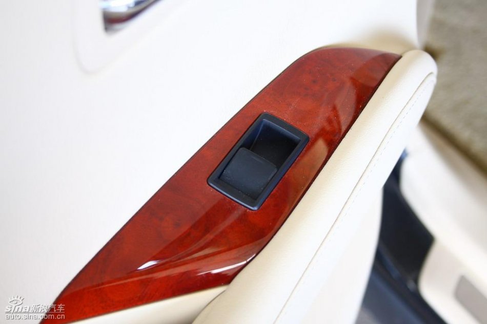 全新雷克萨斯RX350内饰