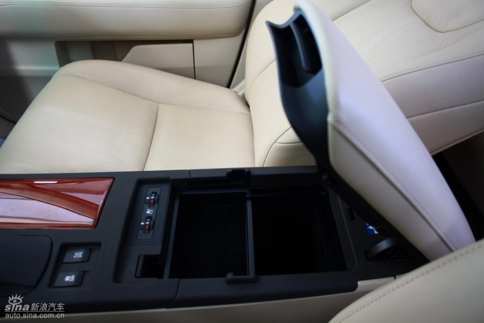 全新雷克萨斯RX350内饰