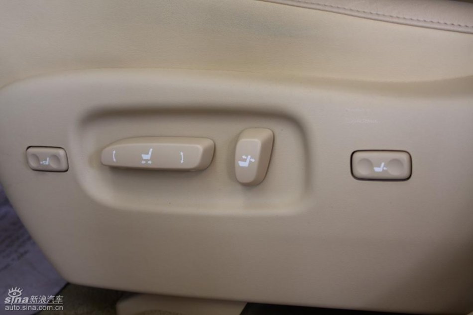 全新雷克萨斯RX350内饰