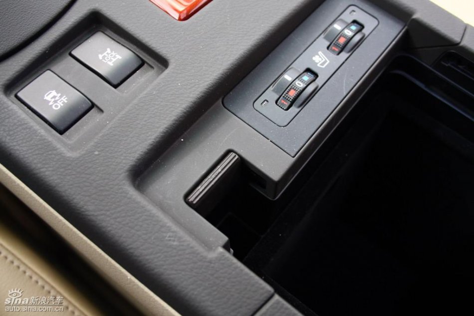 全新雷克萨斯RX350内饰