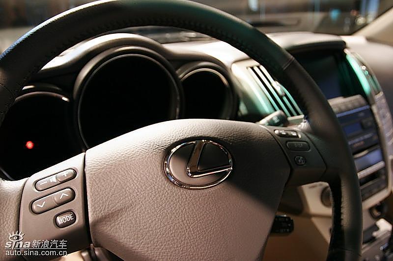 RX400h内饰及发动机