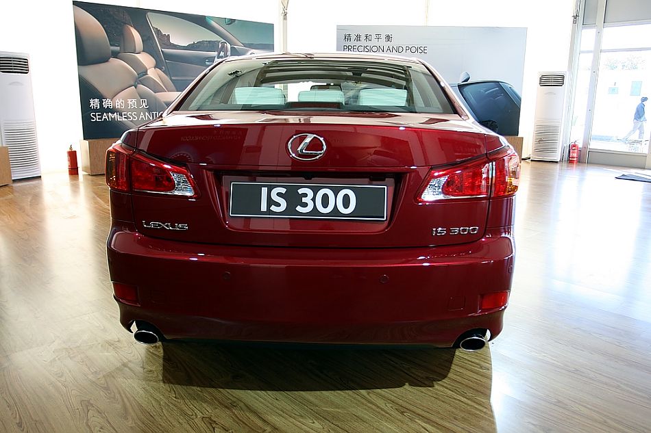 09款IS300外观图片