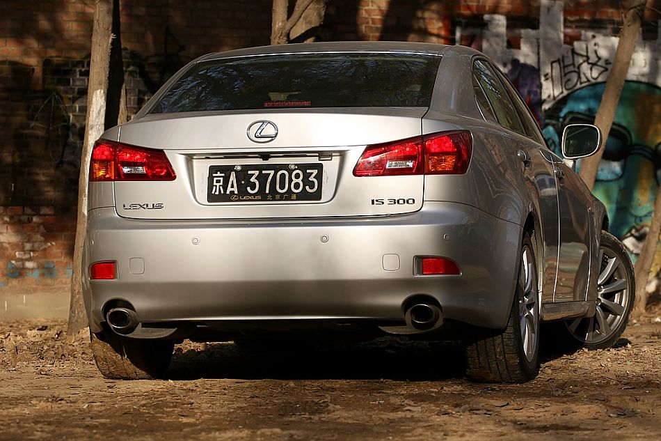 IS300外观