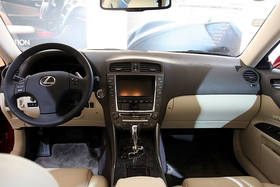 09款IS300内饰图片