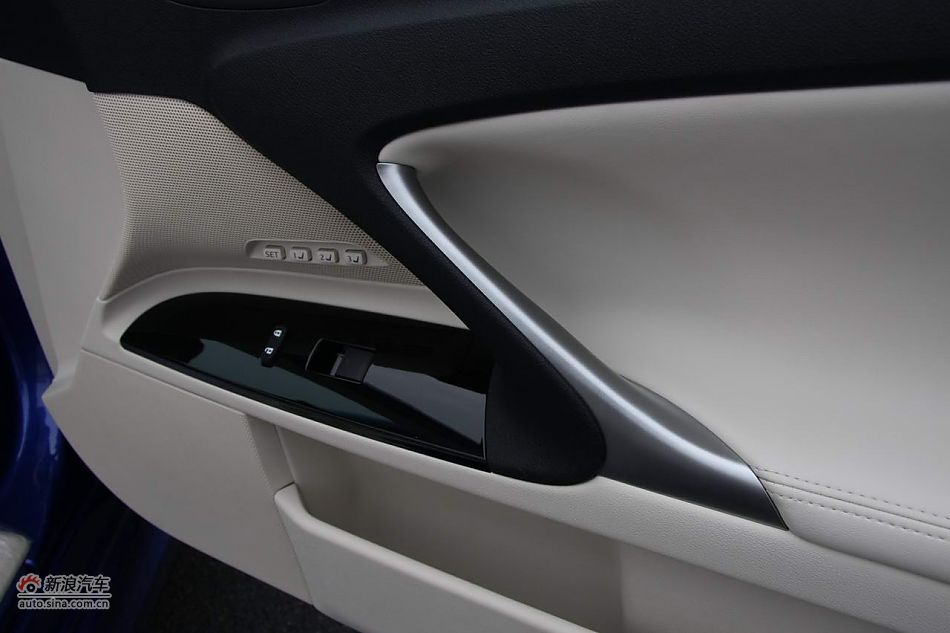 雷克萨斯IS250C内饰