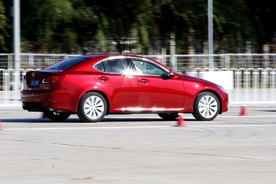 09款IS300外观图片