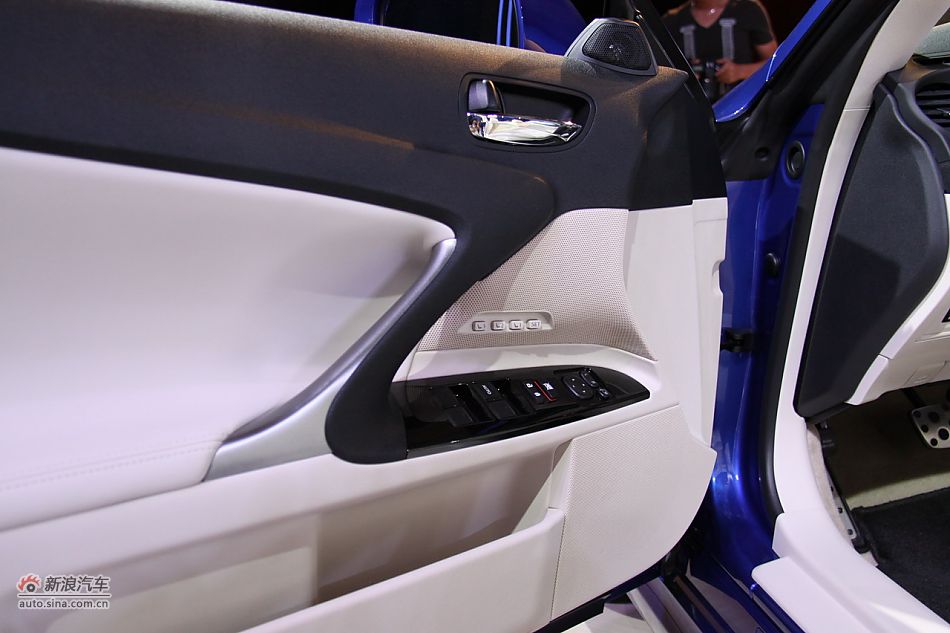 雷克萨斯IS250C上市现场图