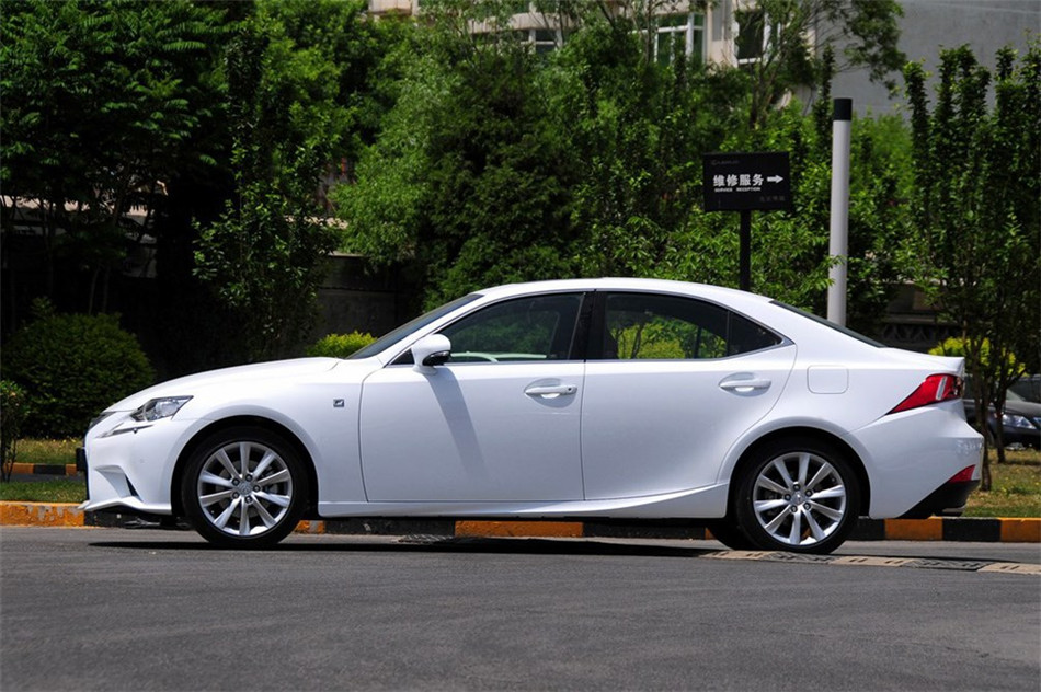 雷克萨斯IS250 2013款 2.5L AT F 外观