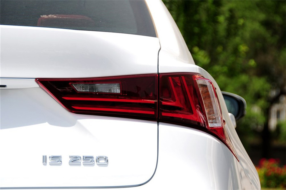 雷克萨斯IS250 2013款 2.5L AT F 细节