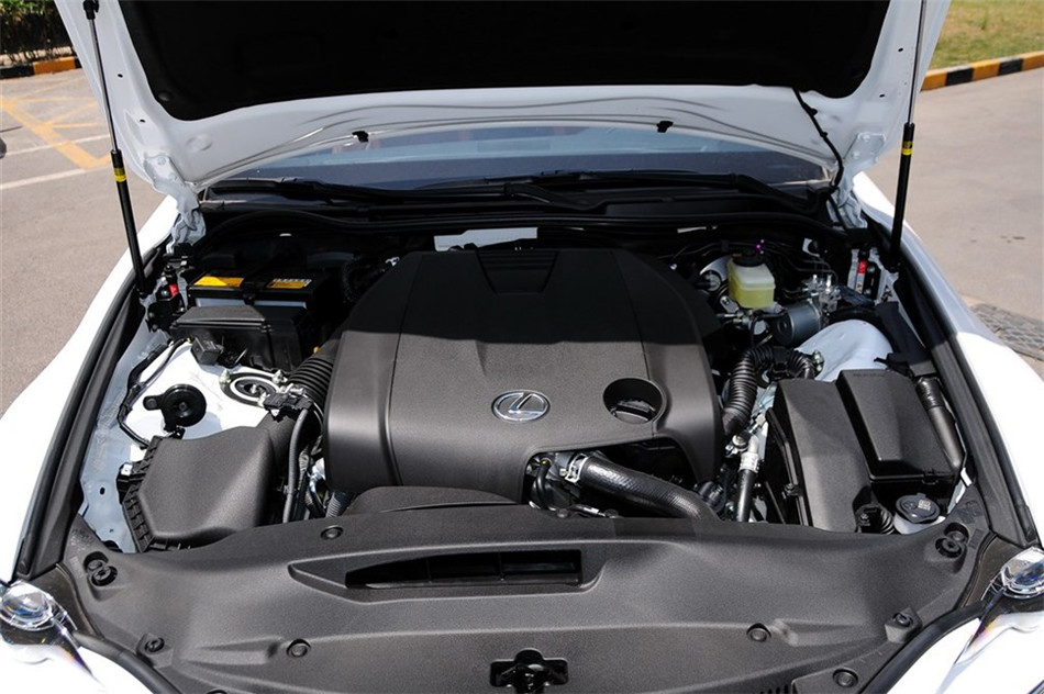 雷克萨斯IS250 2013款 2.5L AT F 引擎底盘