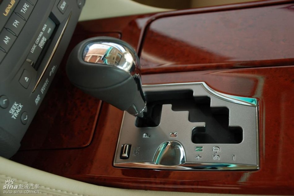 雷克萨斯GS450h内饰实拍图