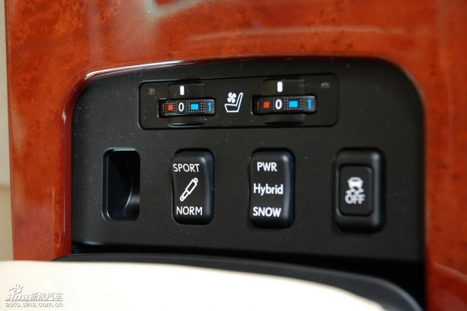 雷克萨斯GS450h内饰实拍图