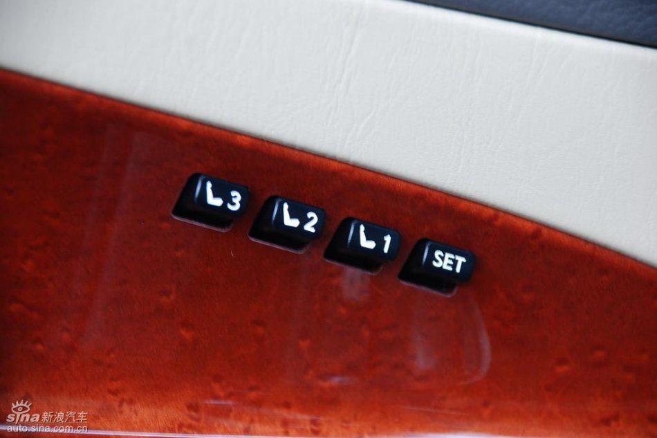 雷克萨斯GS450h内饰实拍图
