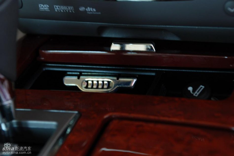 雷克萨斯GS450h内饰实拍图