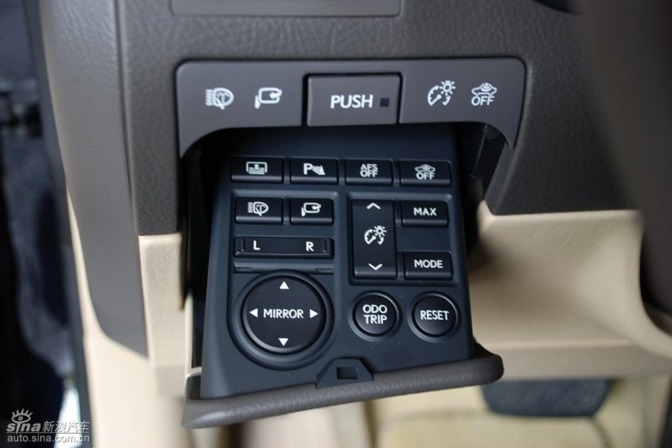 雷克萨斯GS450h内饰实拍图