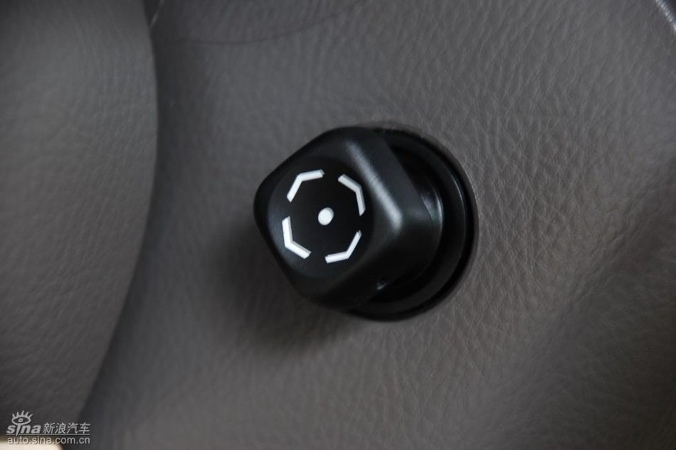雷克萨斯GS450h内饰实拍图