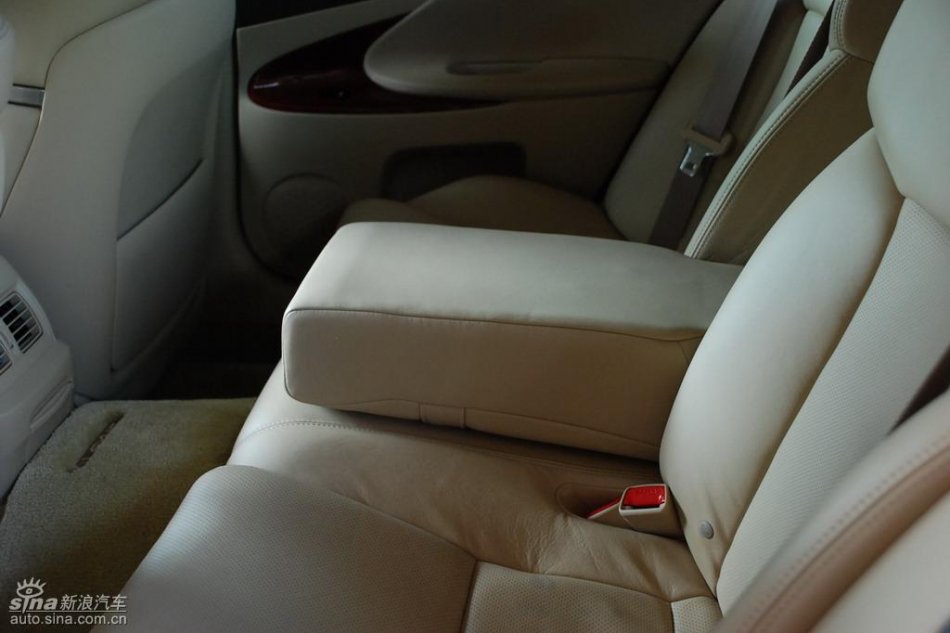 雷克萨斯GS450h内饰实拍图