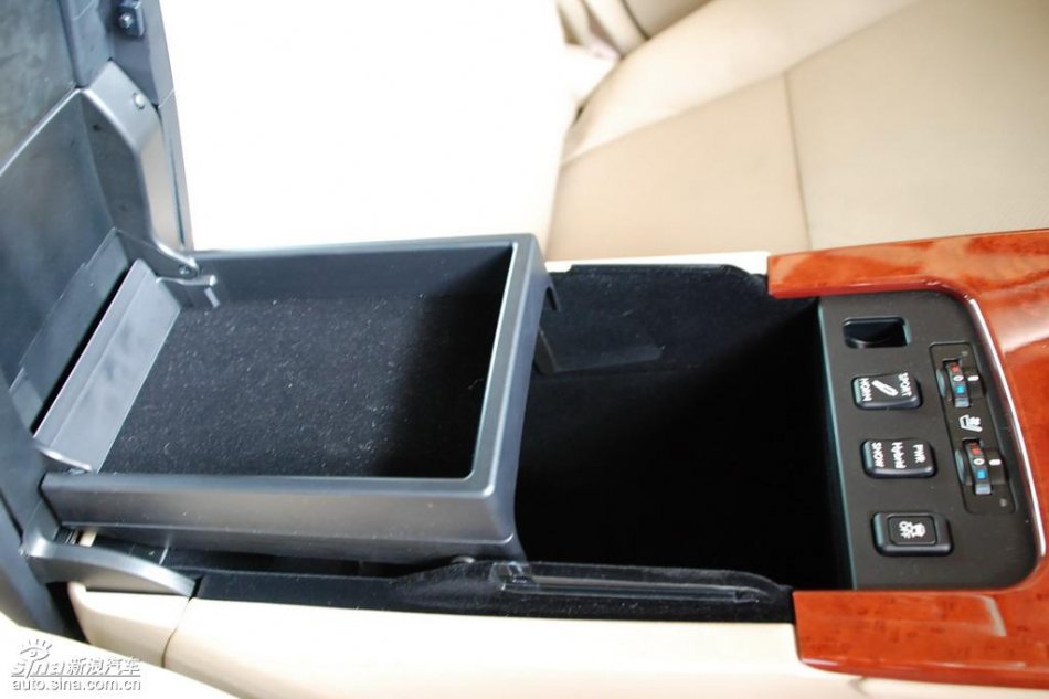 雷克萨斯GS450h内饰实拍图