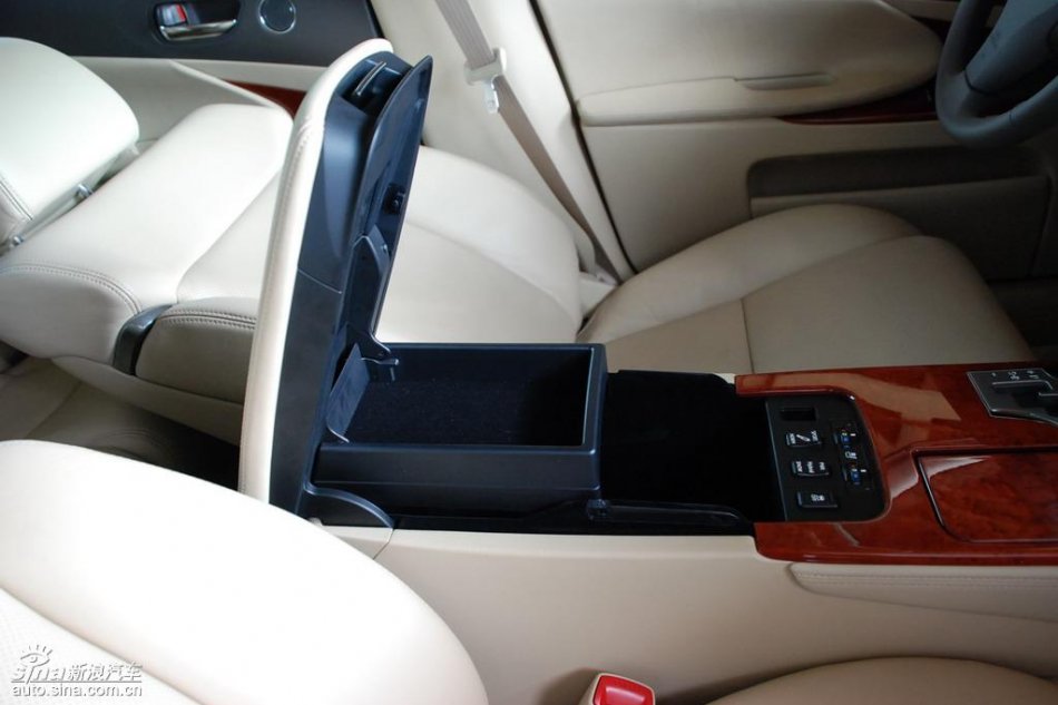 雷克萨斯GS450h内饰实拍图