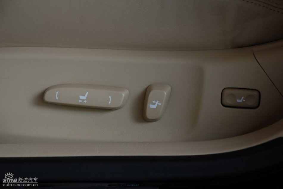 雷克萨斯GS450h内饰实拍图