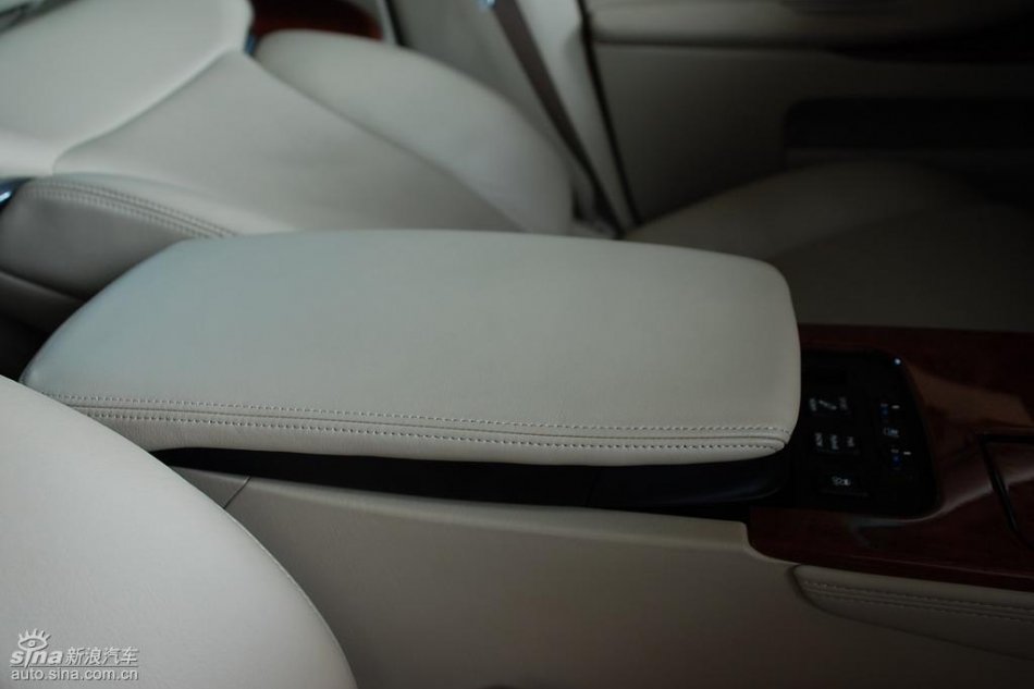 雷克萨斯GS450h内饰实拍图