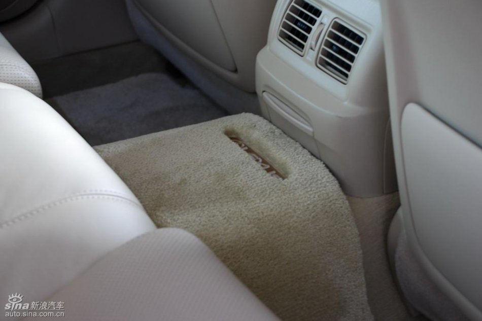 雷克萨斯GS450h内饰实拍图
